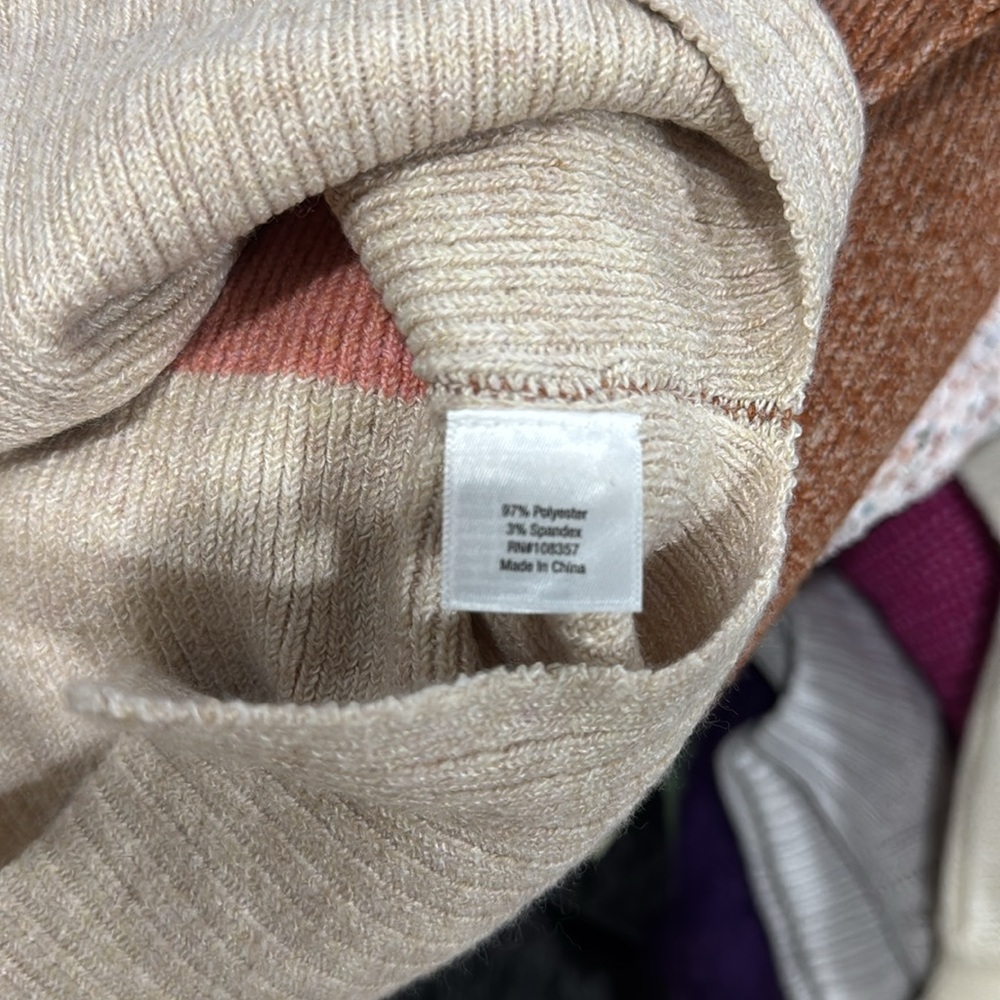 Sweater - Picture 6 of 6